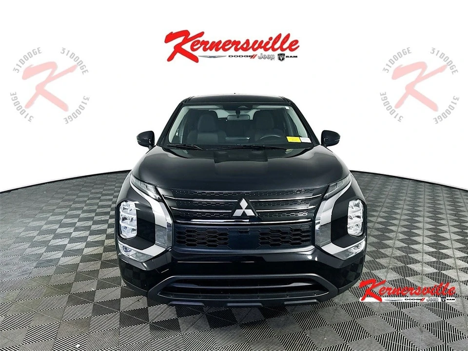 2024 Mitsubishi Outlander - Image 2 of 12