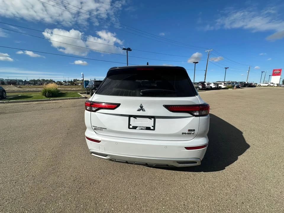 2024 Mitsubishi Outlander - Image 8 of 9
