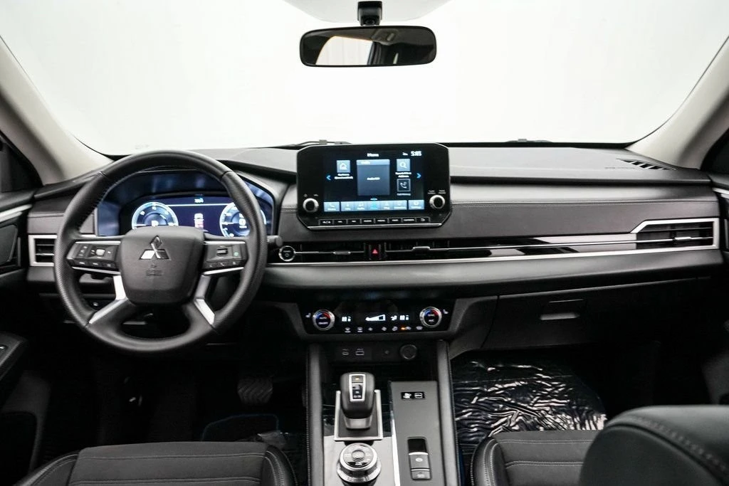 2024 Mitsubishi Outlander - Image 17 of 21
