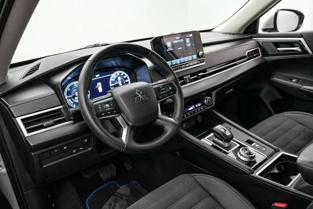 2024 Mitsubishi Outlander - Image 15 of 21