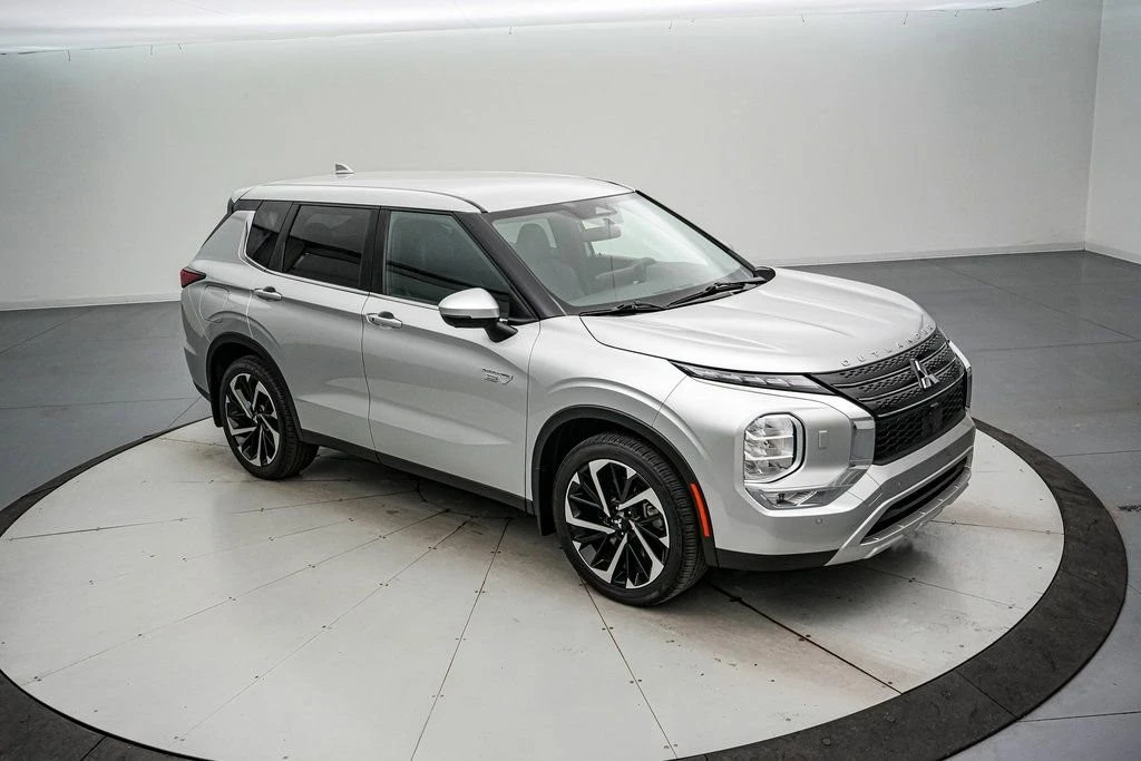 2024 Mitsubishi Outlander - Image 2 of 21