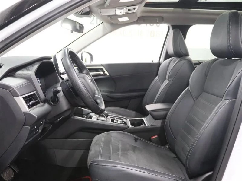 2024 Mitsubishi Outlander - Image 12 of 12