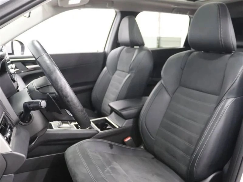 2024 Mitsubishi Outlander - Image 11 of 12