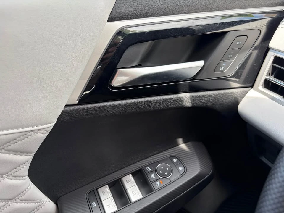 2024 Mitsubishi Outlander - Image 13 of 14