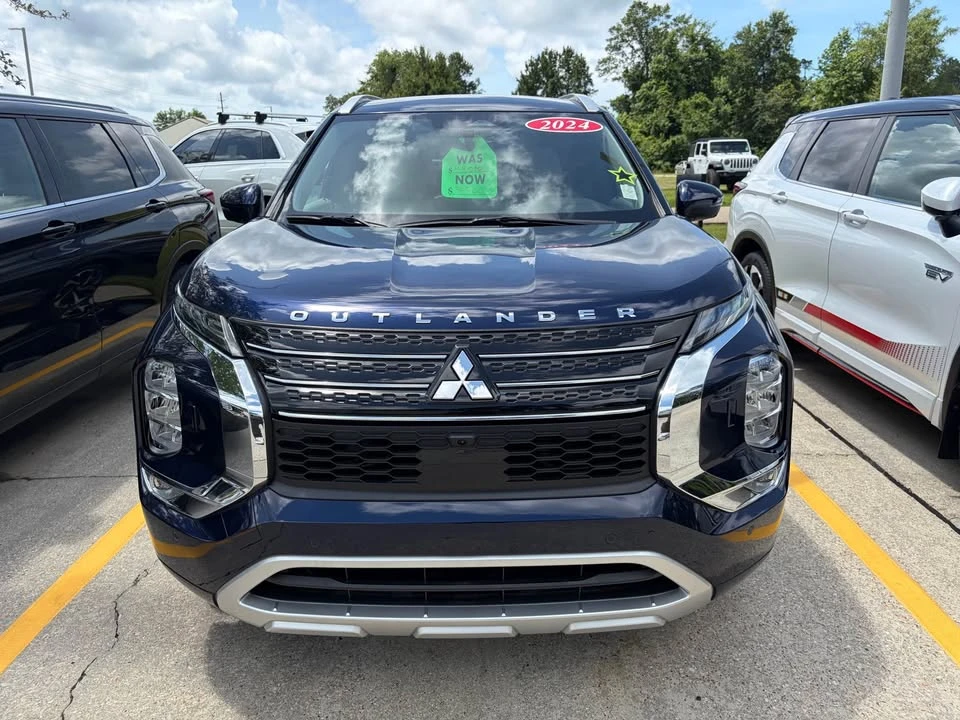 2024 Mitsubishi Outlander - Image 2 of 14