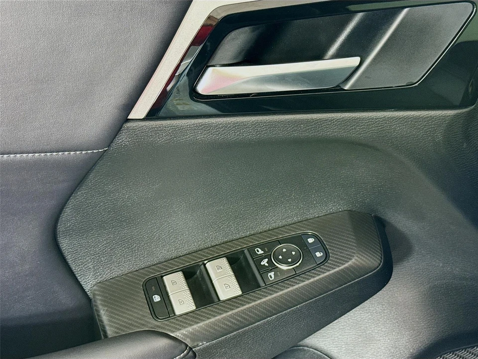 2024 Mitsubishi Outlander - Image 18 of 21