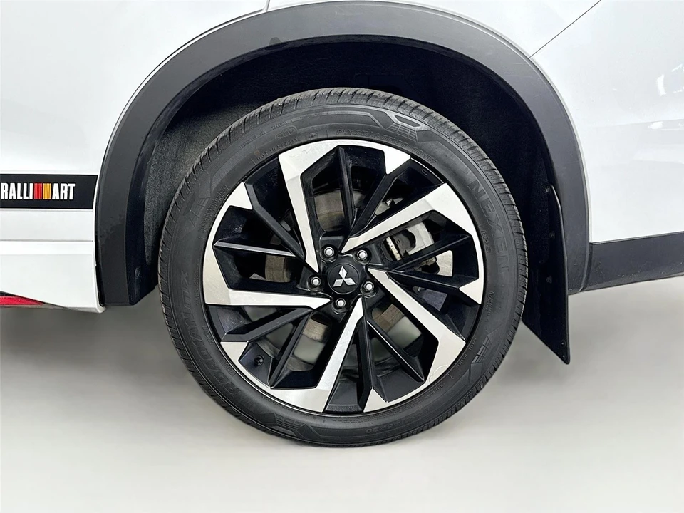 2024 Mitsubishi Outlander - Image 13 of 14