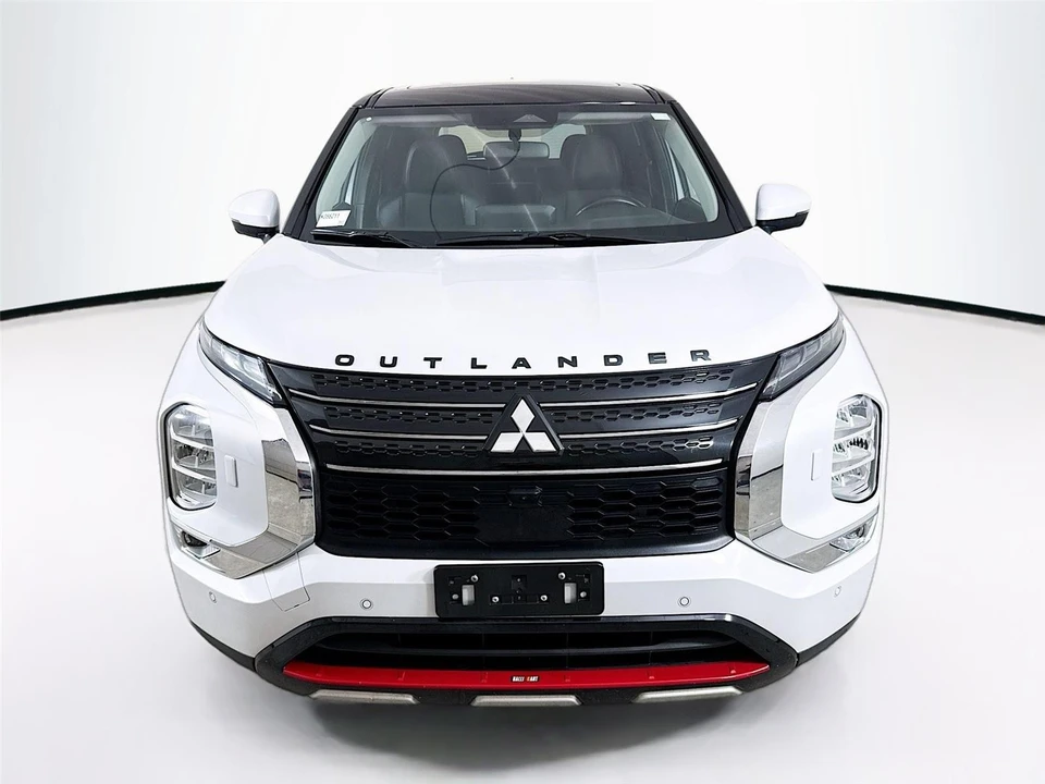 2024 Mitsubishi Outlander - Image 2 of 21