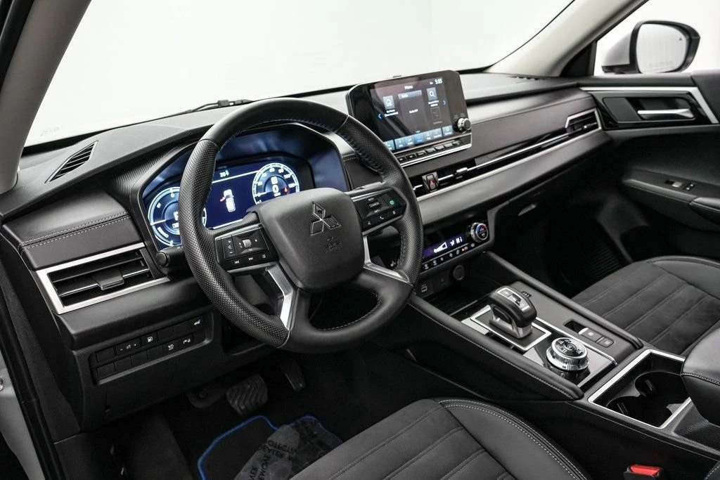 2024 Mitsubishi Outlander - Image 15 of 21
