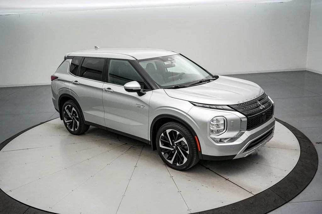 2024 Mitsubishi Outlander - Image 2 of 21