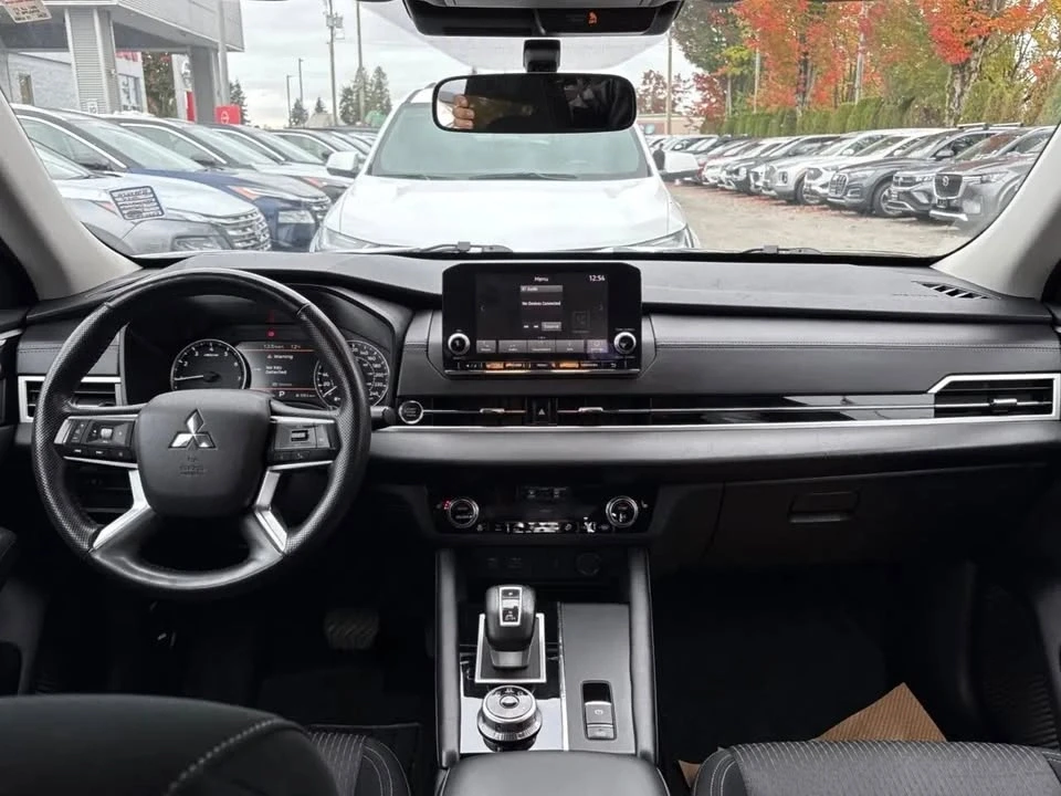 2024 Mitsubishi Outlander - Image 9 of 16