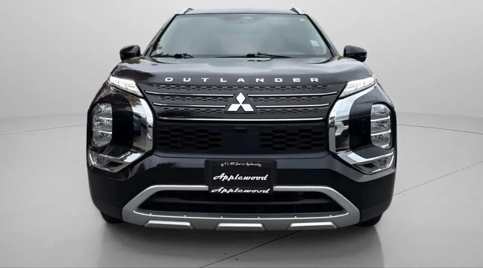 2024 Mitsubishi Outlander - Image 2 of 16