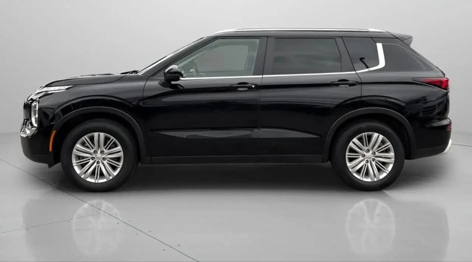 2024 Mitsubishi Outlander - Image 3 of 16