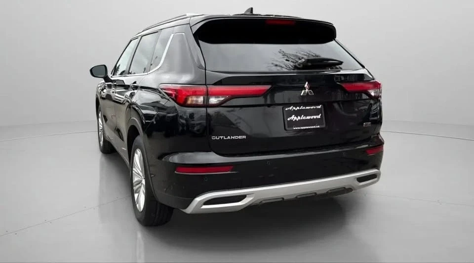 2024 Mitsubishi Outlander - Image 4 of 16