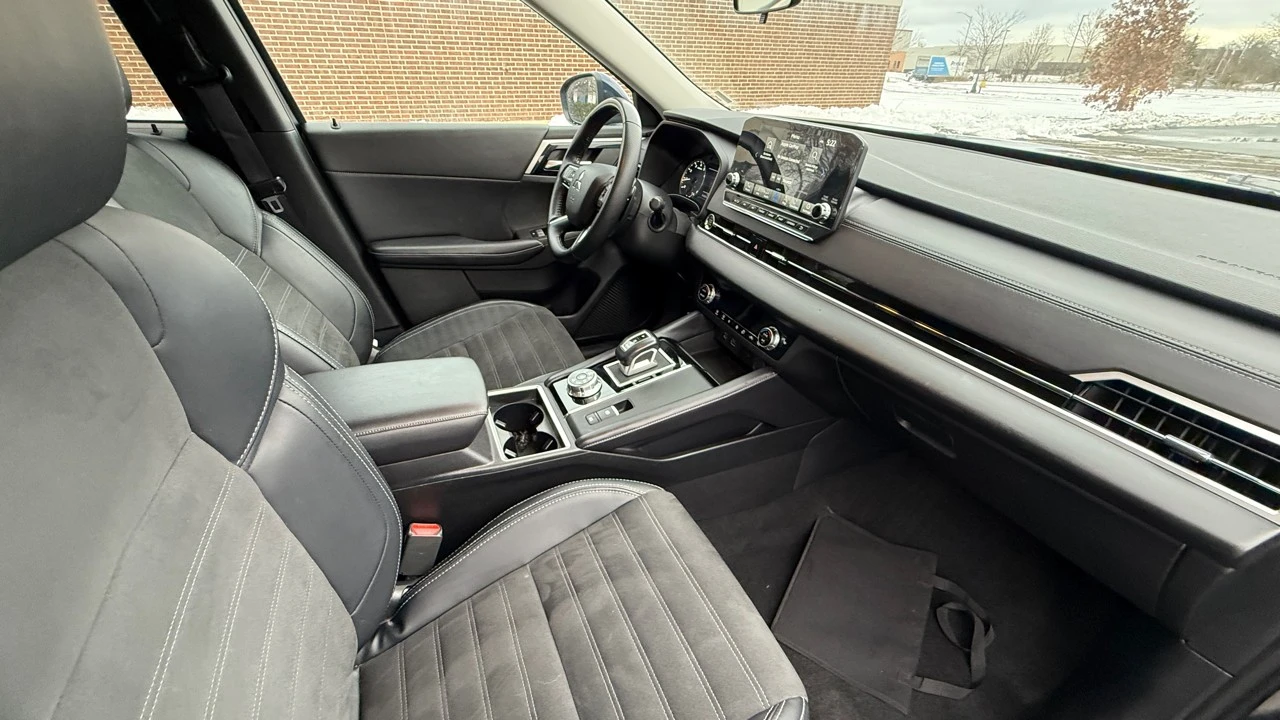 2024 Mitsubishi Outlander - Image 11 of 21