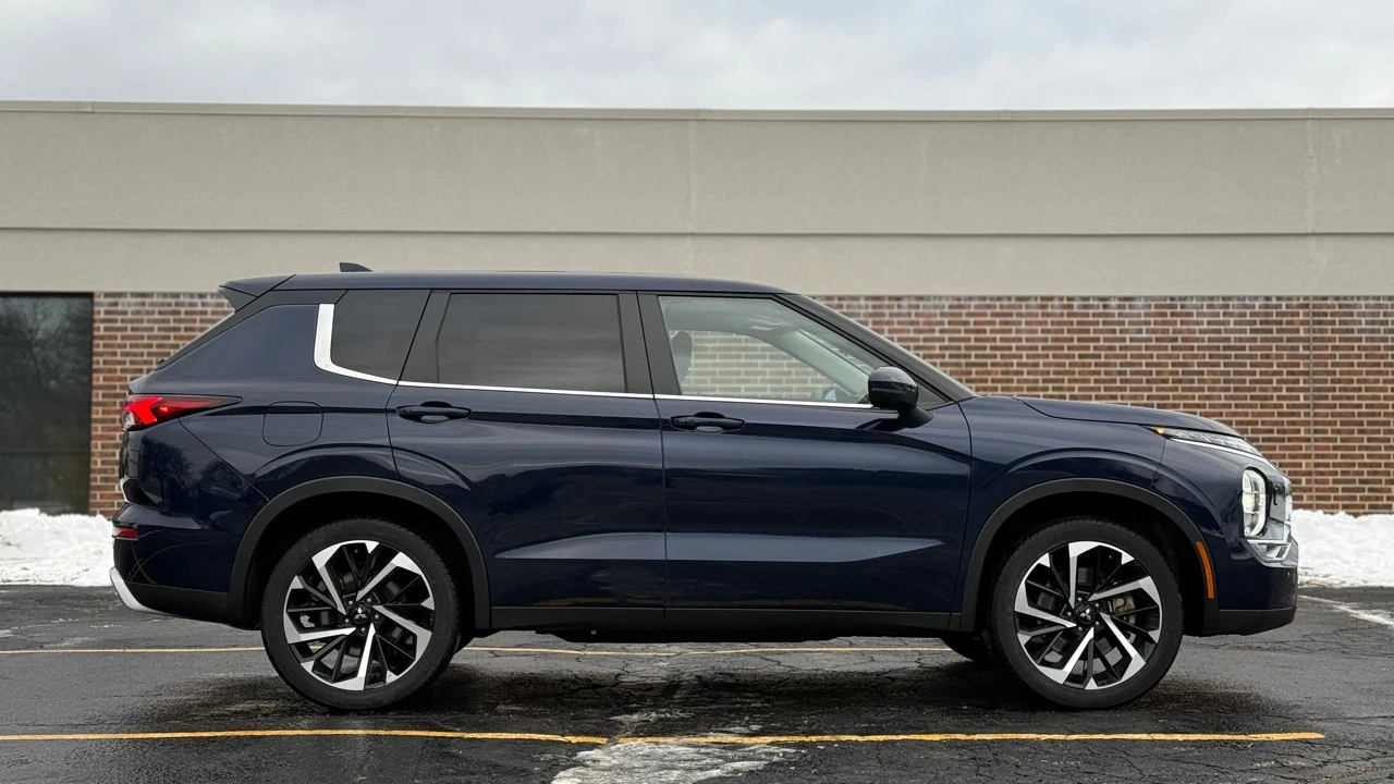 2024 Mitsubishi Outlander - Image 8 of 21