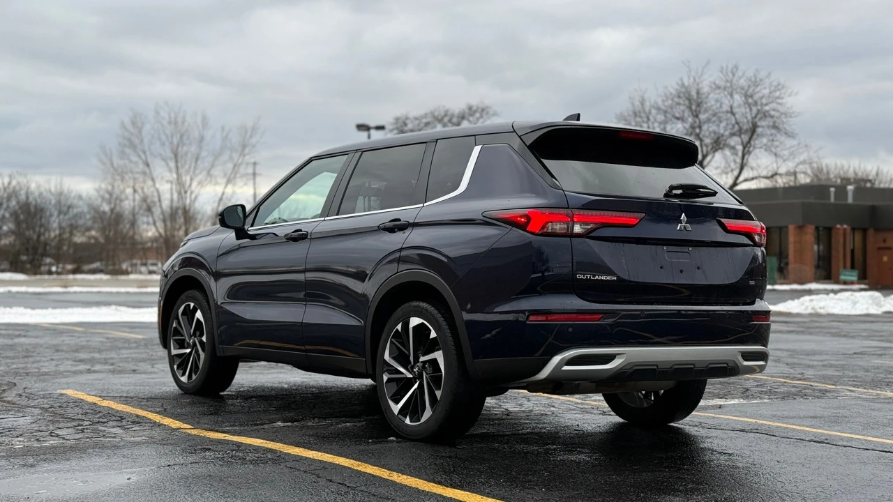 2024 Mitsubishi Outlander - Image 5 of 21