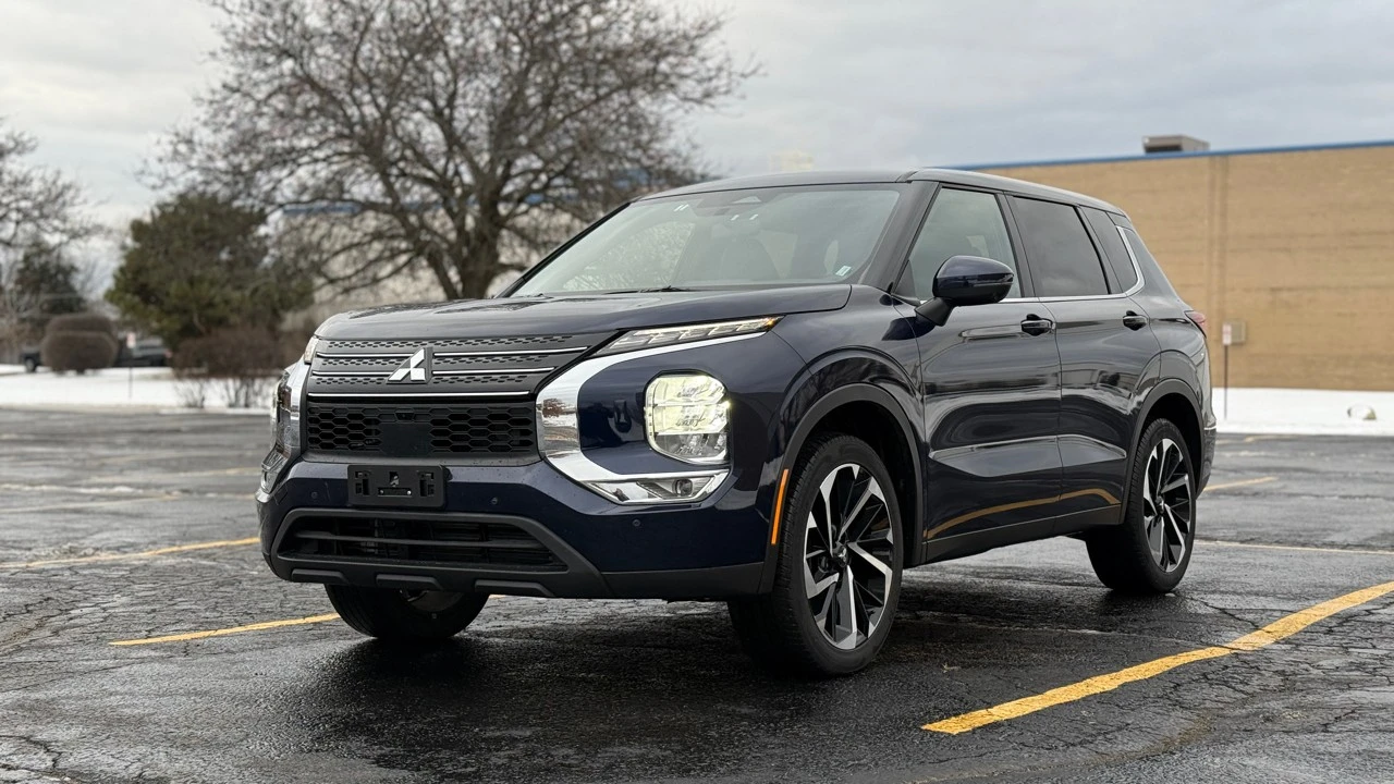 2024 Mitsubishi Outlander - Image 3 of 21