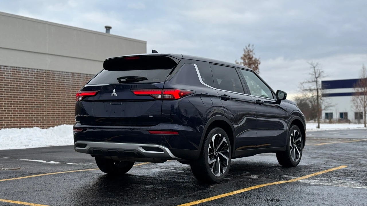 2024 Mitsubishi Outlander - Image 7 of 21