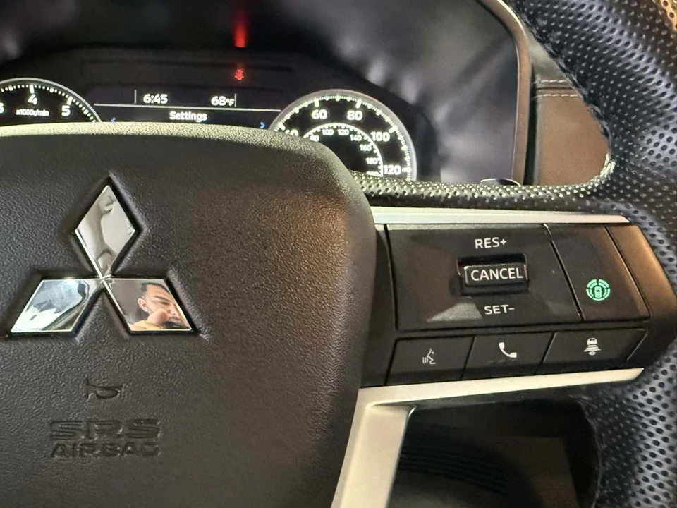 2024 Mitsubishi Outlander - Image 16 of 21