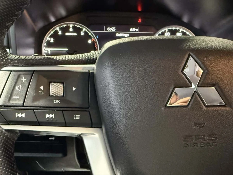 2024 Mitsubishi Outlander - Image 17 of 21