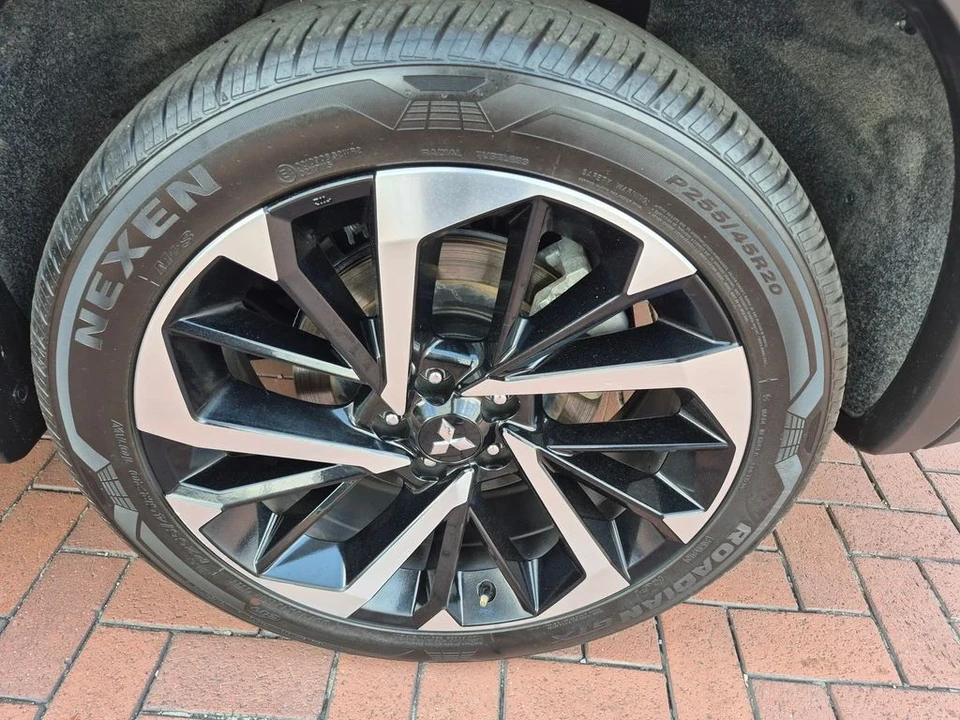 2024 Mitsubishi Outlander - Image 8 of 12