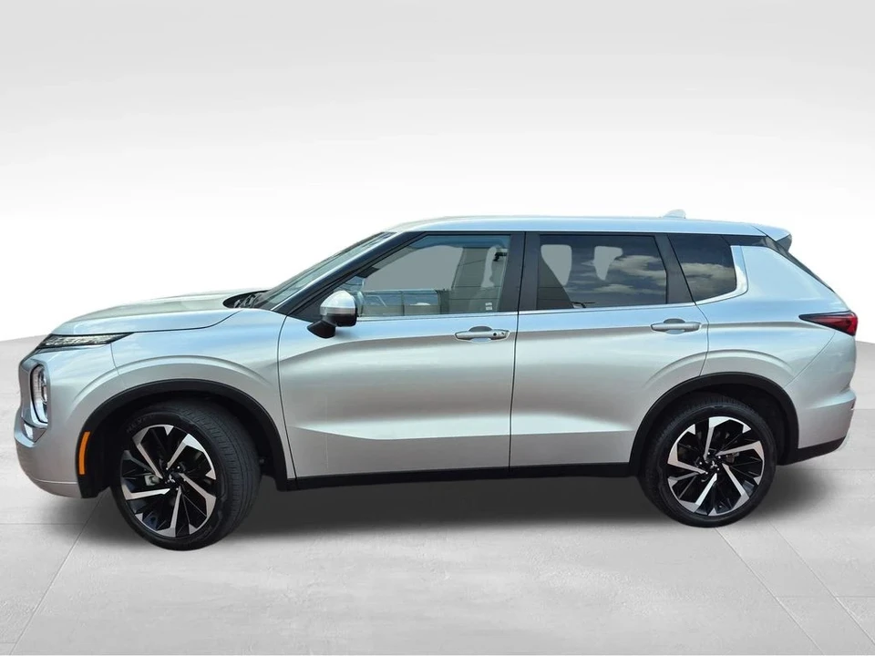 2024 Mitsubishi Outlander - Image 3 of 12