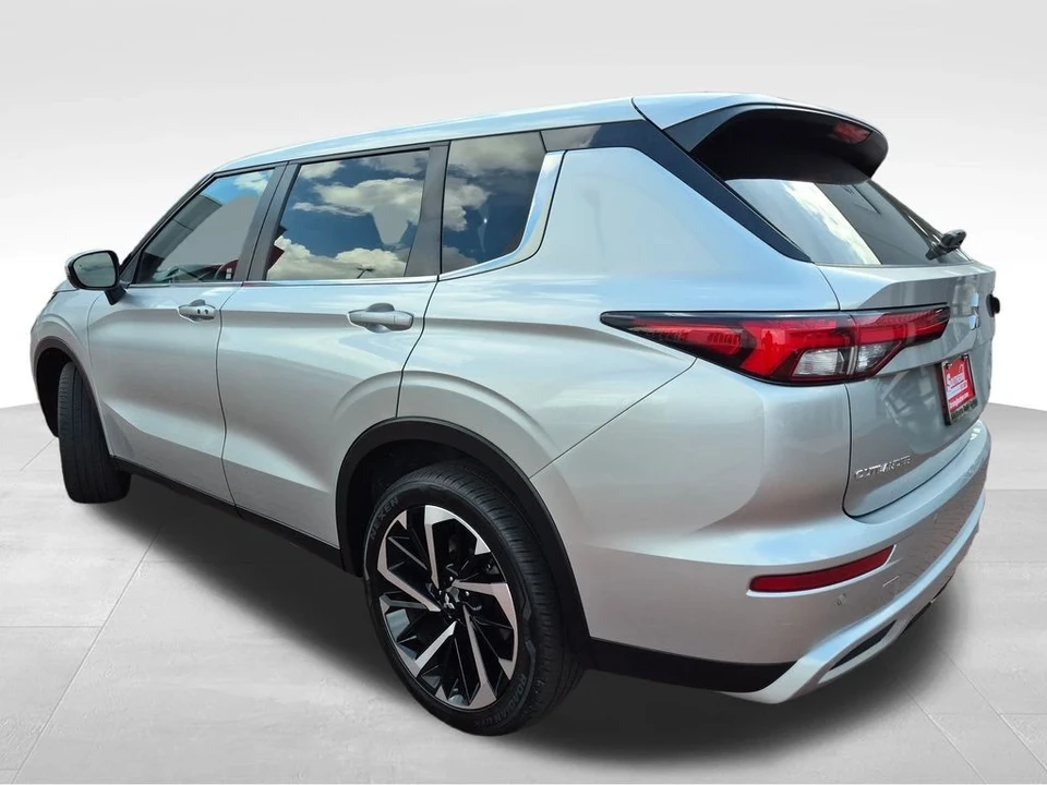 2024 Mitsubishi Outlander - Image 4 of 12