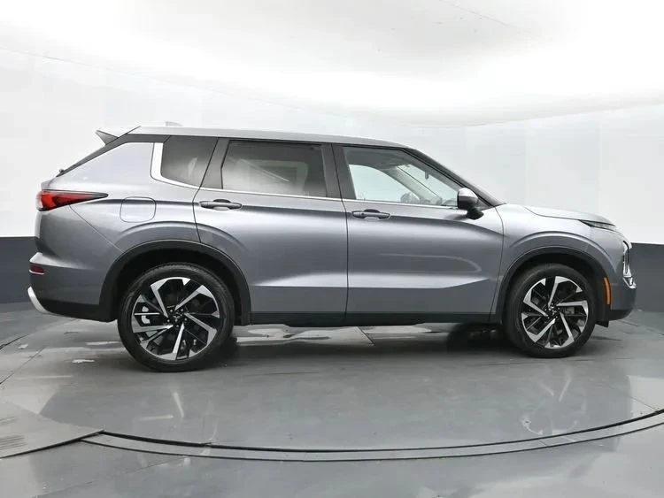 2024 Mitsubishi Outlander - Image 4 of 12