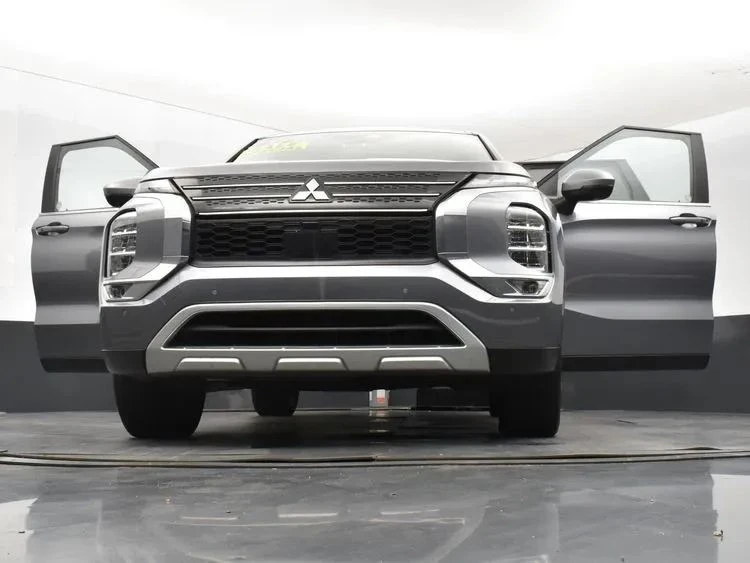 2024 Mitsubishi Outlander - Image 11 of 12