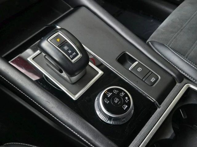 2024 Mitsubishi Outlander - Image 18 of 21