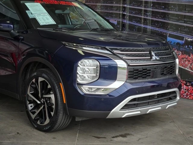 2024 Mitsubishi Outlander - Image 2 of 12