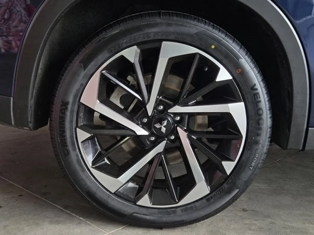 2024 Mitsubishi Outlander - Image 5 of 12