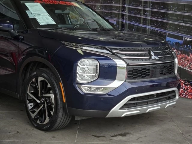 2024 Mitsubishi Outlander - Image 2 of 12