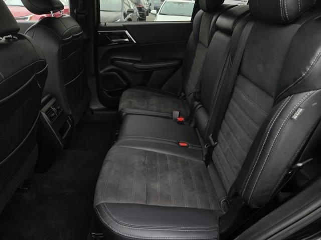 2024 Mitsubishi Outlander - Image 10 of 12