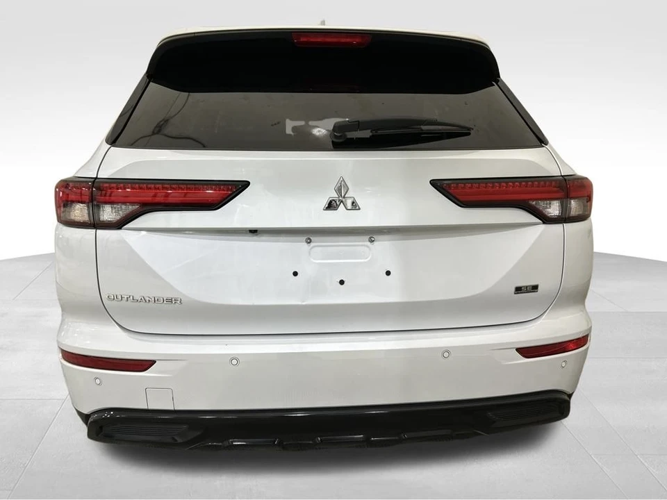 2024 Mitsubishi Outlander - Image 4 of 12