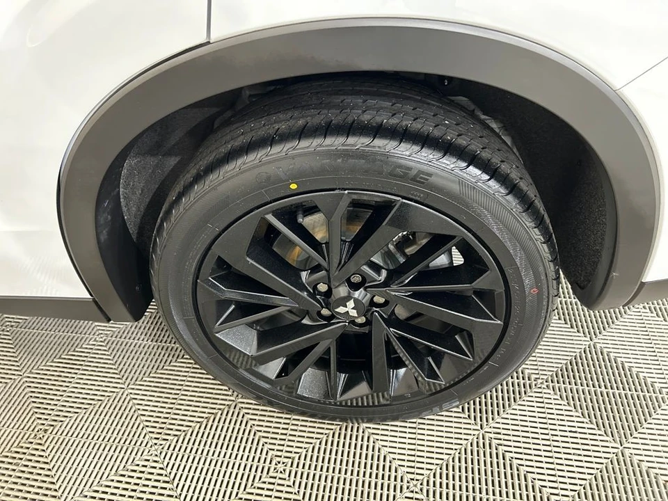 2024 Mitsubishi Outlander - Image 9 of 12