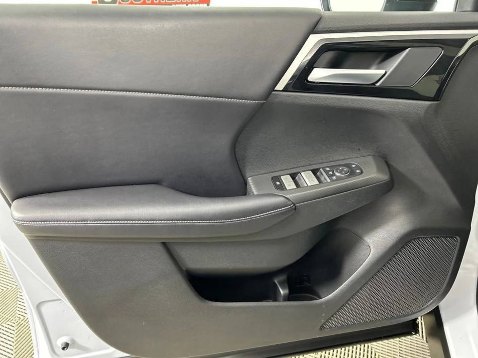 2024 Mitsubishi Outlander - Image 10 of 12