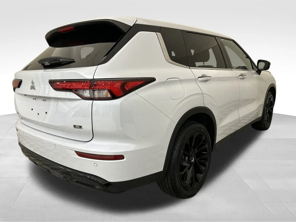 2024 Mitsubishi Outlander - Image 5 of 12