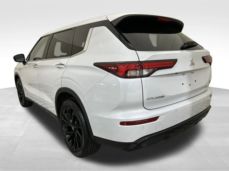 2024 Mitsubishi Outlander - Image 3 of 12