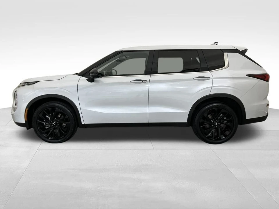 2024 Mitsubishi Outlander - Image 2 of 12