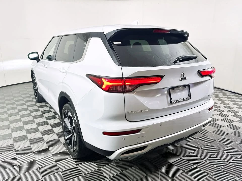 2024 Mitsubishi Outlander - Image 5 of 19