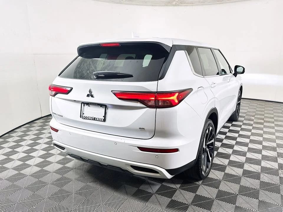 2024 Mitsubishi Outlander - Image 3 of 19