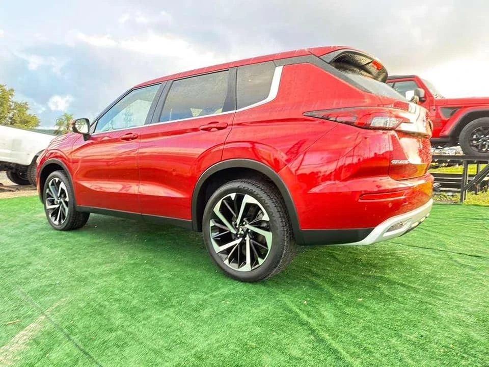2024 Mitsubishi Outlander - Image 4 of 11