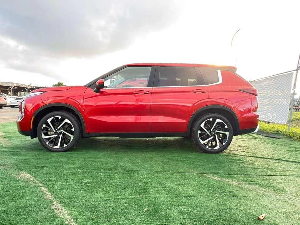 2024 Mitsubishi Outlander - Image 2 of 11