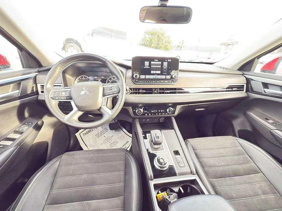 2024 Mitsubishi Outlander - Image 10 of 11