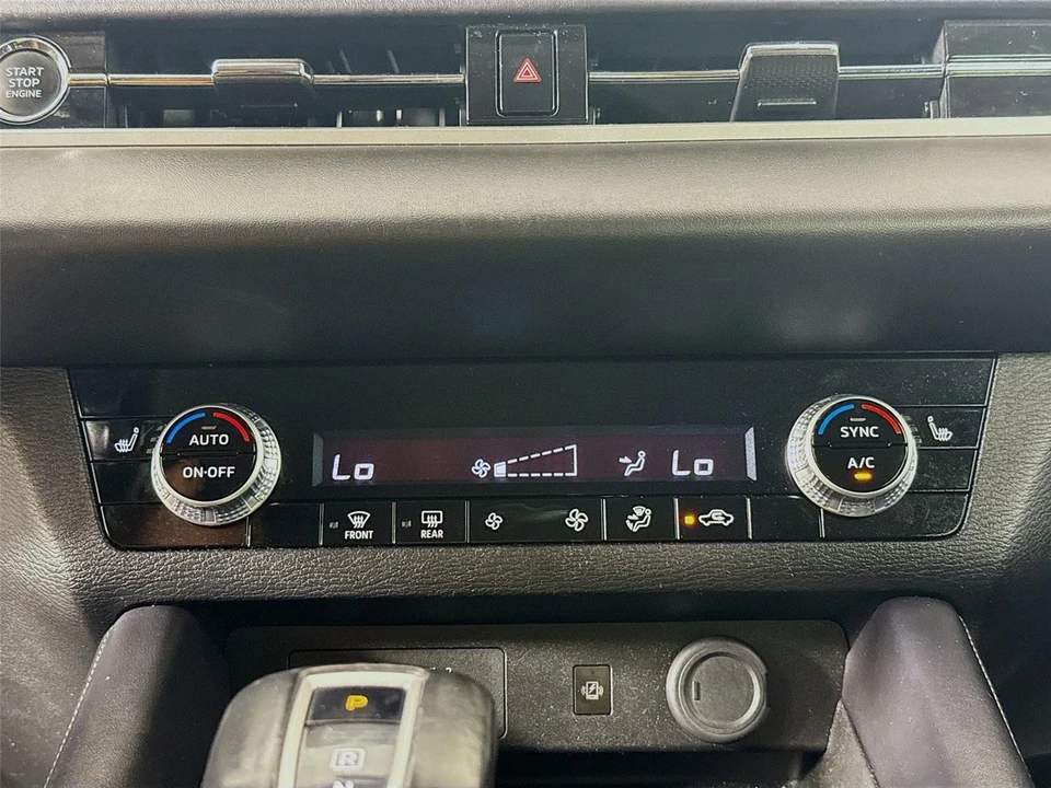 2024 Mitsubishi Outlander - Image 15 of 21