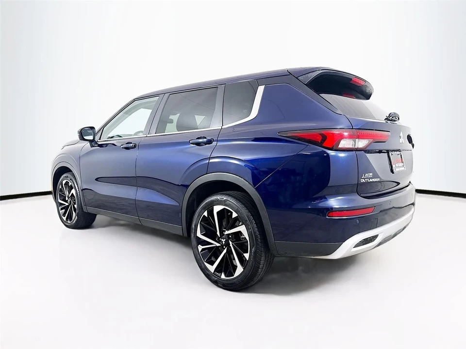 2024 Mitsubishi Outlander - Image 5 of 21