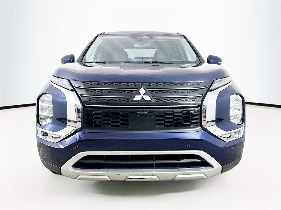2024 Mitsubishi Outlander - Image 2 of 21