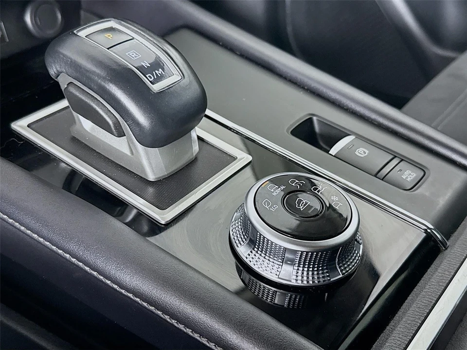 2024 Mitsubishi Outlander - Image 16 of 21